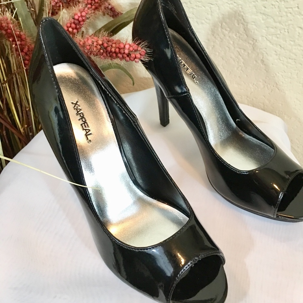 Black Patent Leather Shoes - Picture 2 of 8
